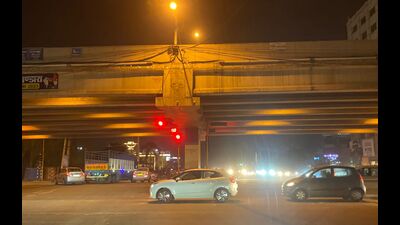 New traffic lights have also been installed at the Gopal Sweets Chowk in Kharar. (HT PHOTO) New traffic lights have also been installed at the Gopal Sweets Chowk in Kharar. (HT PHOTO)