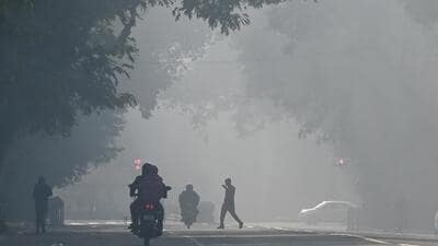 No significant change in meteorological conditions is expected in the coming days, but wind speed will again drop, IMD said. (Arvind Yadav/ HT Photo) No significant change in meteorological conditions is expected in the coming days, but wind speed will again drop, IMD said. (Arvind Yadav/ HT Photo)