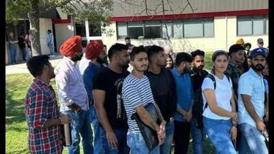 The rate of immigrants leaving Canada hit a two-decade high in 2019, according to a recent report from the Institute for Canadian Citizenship (ICC), an immigration advocacy group. While the numbers went down during pandemic lockdowns, Statistics Canada data shows it is once again rising. The rate of immigrants leaving Canada hit a two-decade high in 2019, according to a recent report from the Institute for Canadian Citizenship (ICC), an immigration advocacy group. While the numbers went down during pandemic lockdowns, Statistics Canada data shows it is once again rising.