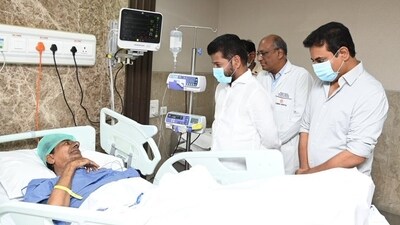 Telangana CM Revanth Reddy meets BRS supremo and former CM KCR at the hospital. (X/Revanth Reddy) Telangana CM Revanth Reddy meets BRS supremo and former CM KCR at the hospital. (X/Revanth Reddy)