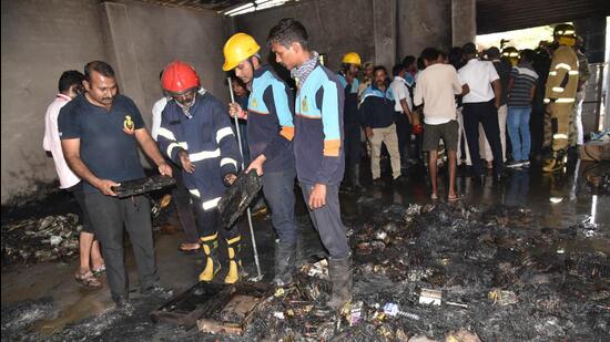 According to police, the factory property was registered under the name Jannat Najir Shikalgar, and operations were handled by her husband Najir Shikalgar. They rented the factory space to Shubhangi, and her husband Sharad ran a sparkling candle brand “SNS” registered under Shivraj Enterprises. (HT FILE PHOTO)