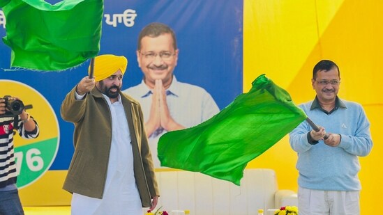 Delhi chief minister Arvind Kejriwal and Punjab CM Bhagwant Mann during the launch of doorstep delivery of services scheme in Punjab. (PTI)