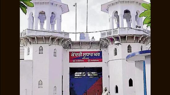 Sources said that the jail inmates had converted iron scrapes into sharp-edged weapon (HT File Photo)