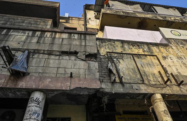 Several buildings along the road are in disrepair, and the corridors are full of filth and taken over by squatters. (Raj K Raj/HT Photo) Several buildings along the road are in disrepair, and the corridors are full of filth and taken over by squatters. (Raj K Raj/HT Photo)