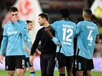 Bayer Leverkusen's Spanish coach Xabi Alonso (2nd L) talks with his players after the German first division Bundesliga football match between VfB Stuttgart and Bayer Leverkusen