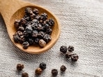 Black pepper, also known as black gold in ancient times due to its medicinal properties and unique flavour, is highly advised in winter for curing cold and cough related ailments. Dr Avik Roy, Golf view healthcare & Research Institute, MBBS, MD, DNB 1, CCEBDM, ccdm, ccgm, ccigc, ccdr, ccgdm, Consultant shares benefits of adding black pepper to your diet.&nbsp;(Pixabay)
