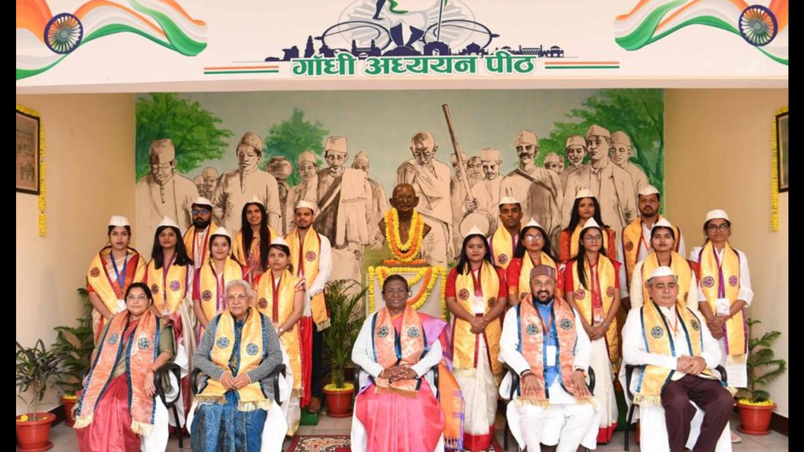Adopt former PM Shastri's life values: Prez to Kashi Vidyapith students - Vimarsana News