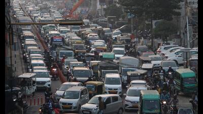 All roads leading to Shaheed Path become bottlenecks by the evening, (HT Photo) All roads leading to Shaheed Path become bottlenecks by the evening, (HT Photo)