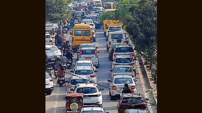 Commuters stuck in a traffic jam at Malhar road in Ludhiana. (Manish/HT) Commuters stuck in a traffic jam at Malhar road in Ludhiana. (Manish/HT)