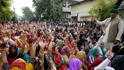Farmers of Bharatiya Kisan Parishad protest outside the Noida authority office in Sector 6 on Monday. (Sunil Ghosh/HT Photo) Farmers of Bharatiya Kisan Parishad protest outside the Noida authority office in Sector 6 on Monday. (Sunil Ghosh/HT Photo)