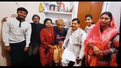 MP’s CM-designate Mohan Yadav with his in-laws in Sultanpur during his visit here in August 2022 (File photo) MP’s CM-designate Mohan Yadav with his in-laws in Sultanpur during his visit here in August 2022 (File photo)