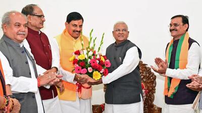 Madhya Pradesh CM-designate Mohan Yadav with governor Mangubhai Patel at Raj Bhavan in Bhopal on Monday. (ANI)