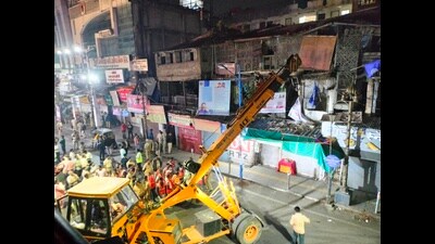 On the night of December 4, the PMC quickly tore down the unsafe Bhide Wada building, staking claim by placing letters there. (HT PHOTO) On the night of December 4, the PMC quickly tore down the unsafe Bhide Wada building, staking claim by placing letters there. (HT PHOTO)