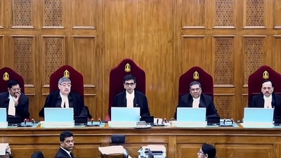 The five-judge bench comprising Chief Justice DY Chandrachud and Justices Sanjay Kishan Kaul, Sanjiv Khanna, BR Gavai and Surya Kant during pronouncement of verdict. (PTI)