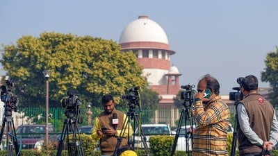 Media persons at the Supreme Court complex on the day of the court's verdict on a batch of petitions challenging the abrogation of Article 370 of the Constitution, in New Delhi on December 11. (PTI) Media persons at the Supreme Court complex on the day of the court's verdict on a batch of petitions challenging the abrogation of Article 370 of the Constitution, in New Delhi on December 11. (PTI)