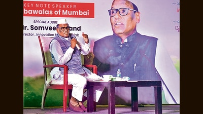 Raghunath Medge , president of the Mumbai Dabbawala Organisation, interacting with the audience during the FICCI FLO meet in Ludhiana. (Gurpreet Singh/HT) Raghunath Medge , president of the Mumbai Dabbawala Organisation, interacting with the audience during the FICCI FLO meet in Ludhiana. (Gurpreet Singh/HT)