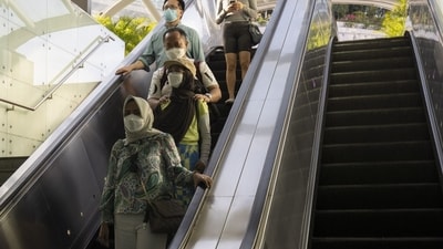 Singapore Coronavirus: Shoppers ride an escalator on Orchard Road in Singapore. (Bloomberg) Singapore Coronavirus: Shoppers ride an escalator on Orchard Road in Singapore. (Bloomberg)