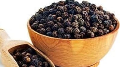 Cleanses your intestines and stomach: Piperine in black pepper is known to be a great internal cleanser. Adding this spice to your diet can be good for your digestive health. Cleanses your intestines and stomach: Piperine in black pepper is known to be a great internal cleanser. Adding this spice to your diet can be good for your digestive health. 