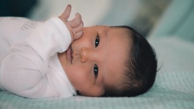 Watch Out for Warning Signs: If you observe signs such as shivering, cold and red hands, feet, and face, or if these areas become pale and hard, bring your baby inside immediately. Dress them in warm clothes and provide heat. If the symptoms persist for more than a few minutes, contact your doctor promptly.&nbsp; (Unsplash)