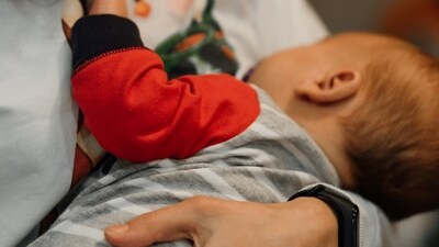 Breastfeed Your Baby: Breast milk, with its antibodies and nutrients, plays a crucial role in bolstering a baby's immune system and shielding them from common illnesses. Additionally, the warmth of your body while breastfeeding provides a soothing and comforting experience for the baby.&nbsp; (Unsplash)