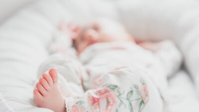 Dress your baby in layers: Begin with a bodysuit and leggings as the first layer, followed by pants and a long-sleeve shirt. Finish off with a jacket, cap, mittens, and warm booties as the outermost layer. Prioritize breathable fabrics like cotton and muslin during the layering process.&nbsp; (Unsplash)