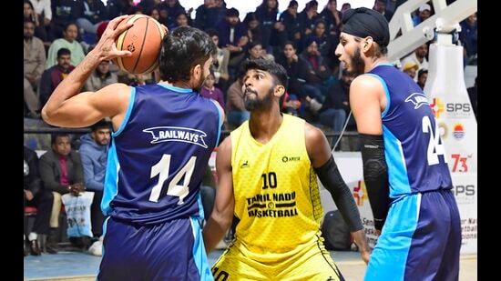 Indian basketball championships have loopholes like absence of an instant replay system and head coach challenge which are imperative for a refined decision-making during games. (HT PHOTO)