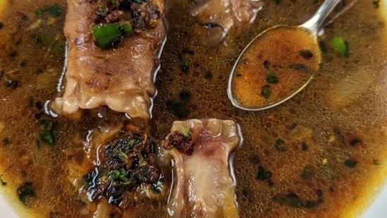 Paya Soup, North India: Paya Soup is a traditional East Indian dish enjoyed not only in India but also in many South Asian countries. This warm, comforting stew is crafted from the trotters of goat, buffalo, or sheep, resulting in a nutritious and delightful meal widely savored during the winter season.&nbsp;(Pintrerest)