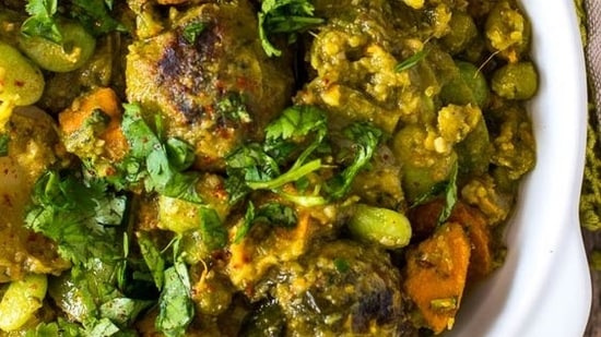 Undhiyu, Gujarat: This traditional Gujarati winter specialty is meticulously prepared overnight and slow-cooked to perfection. Celebrating the diverse winter vegetables of Gujarat, this dish has achieved cult status, owing to the seasonality of its ingredients and the intricate cooking process involved.&nbsp;(Pinterest)
