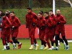 Manchester United players train