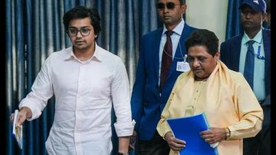 Bahujan Samaj Party chief Mayawati with her nephew Akash Anand arrives for a meeting of party’s office bearers ahead of the 2024 Lok Sabha elections, at the party office in Lucknow. (PTI File Photo) Bahujan Samaj Party chief Mayawati with her nephew Akash Anand arrives for a meeting of party’s office bearers ahead of the 2024 Lok Sabha elections, at the party office in Lucknow. (PTI File Photo)