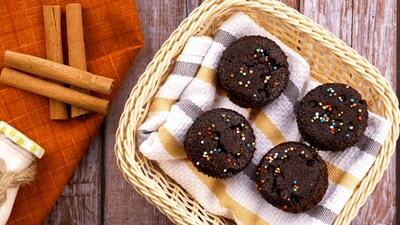 3. Processed and sugary treats: Winter is all about shrinking daylight and a whole shift in sleeping schedules. The festival often leads to over-indulgence in high sugary treats. Consuming too many processed sweets like sugar confectioneries, beverages, chocolates, bakery items like maida-based breads, cakes, muffins, etc can be harmful as they are rich in saturated and trans fats which can disrupt the balance of gut bacteria and contribute to constipation. (Whirlpool of India) 3. Processed and sugary treats: Winter is all about shrinking daylight and a whole shift in sleeping schedules. The festival often leads to over-indulgence in high sugary treats. Consuming too many processed sweets like sugar confectioneries, beverages, chocolates, bakery items like maida-based breads, cakes, muffins, etc can be harmful as they are rich in saturated and trans fats which can disrupt the balance of gut bacteria and contribute to constipation. (Whirlpool of India)