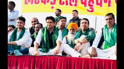 Congress leader Deepender Singh Hooda announced to give  ₹21 lakh from his member of Parliament’s local area developmen (MPLAD) fund as a contribution in installing deceased farmers’ statues (HT Photo)