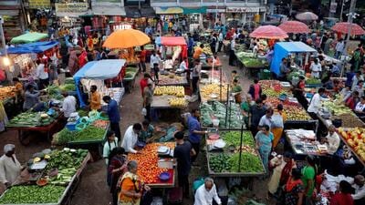 FILE PHOTO: Customers buy fruits and vegetables at an open air evening market in Ahmedabad (REUTERS) FILE PHOTO: Customers buy fruits and vegetables at an open air evening market in Ahmedabad (REUTERS)