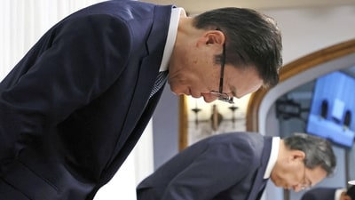 Tomihiro Tanaka, president of the Family Federation for World Peace and Unification, bow at the beginning of a press conference in Tokyo on November 7. (JIJI Press / AFP) Tomihiro Tanaka, president of the Family Federation for World Peace and Unification, bow at the beginning of a press conference in Tokyo on November 7. (JIJI Press / AFP)