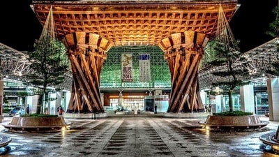 Kanazawa Station, Ishikawa: Ranked among Japan's most aesthetically pleasing station buildings, this station underwent significant renovations in 2005 and has become a crucial transport and shopping hub. It skillfully embodies the blend of the city's traditional craftsmanship from the past with its aspirations for the future. (Pinterest) Kanazawa Station, Ishikawa: Ranked among Japan's most aesthetically pleasing station buildings, this station underwent significant renovations in 2005 and has become a crucial transport and shopping hub. It skillfully embodies the blend of the city's traditional craftsmanship from the past with its aspirations for the future. (Pinterest)