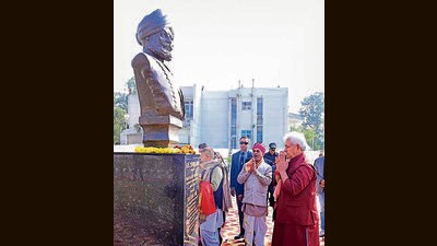 Lieutenant governor Manoj Sinha unveils a statue of General Zorawar Singh at the University of Jammu on Tuesday. (HT Photo)