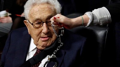 FILE PHOTO: A Code Pink demonstrator dangles a set of handcuffs in front of former United States Secretary of State Henry Kissinger at the Armed Services Committee on global challenges and U.S. national security strategy on Capitol Hill in Washington, U.S. January 29, 2015. REUTERS/Gary Cameron/File Photo (REUTERS)
