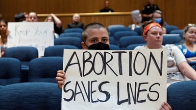 FILE PHOTO: A few abortion rights demonstrators remain in the crowd after hours of public comments and discussion as Denton’s city council meets to vote on a resolution seeking to make enforcing Texas’ trigger law on abortion a low priority for its police force, in Denton, Texas, U.S., June 28, 2022. REUTERS/Shelby Tauber/File Photo (REUTERS)