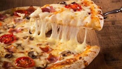 1. Low-fibre comfort foods: Winter favourites like creamy soups, processed breads, hot chocolate and refined grains lack the fibre needed for proper digestion. Insufficient fibre intake can lead to constipation and change the gut microbiome of the intestines that help to digest better, maintains the good: bad bacteria ratios and in turn avoid constipation. (Shutterstock) 1. Low-fibre comfort foods: Winter favourites like creamy soups, processed breads, hot chocolate and refined grains lack the fibre needed for proper digestion. Insufficient fibre intake can lead to constipation and change the gut microbiome of the intestines that help to digest better, maintains the good: bad bacteria ratios and in turn avoid constipation. (Shutterstock)