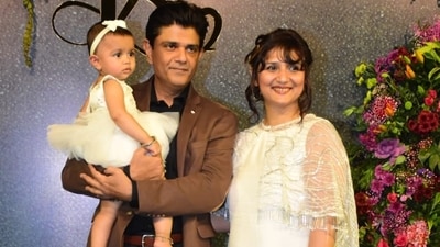 Amit Sial, who worked in the web series Inspector Avinash starring Randeep Hooda as a super cop, also joined him in the celebration. He was accompanied by his wife and daughter. Amit Sial, who worked in the web series Inspector Avinash starring Randeep Hooda as a super cop, also joined him in the celebration. He was accompanied by his wife and daughter. 