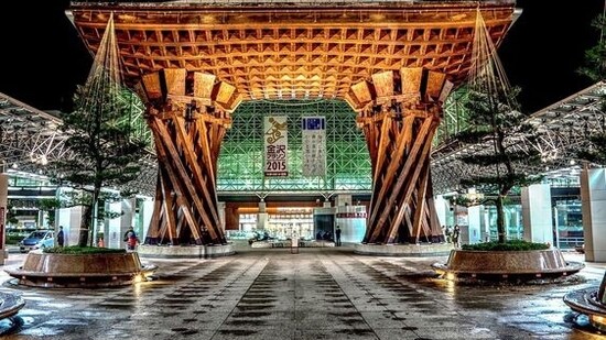 Kanazawa Station, Ishikawa: Ranked among Japan's most aesthetically pleasing station buildings, this station underwent significant renovations in 2005 and has become a crucial transport and shopping hub. It skillfully embodies the blend of the city's traditional craftsmanship from the past with its aspirations for the future.&nbsp;(Pinterest)