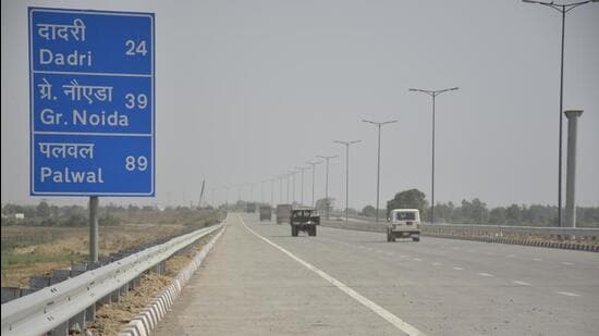 The cloverleaf loop is crucial to provide direct connectivity from the upcoming Jewar airport and Delhi-NCR via the Eastern Peripheral Expressway (above), said officials. (HT Archive)