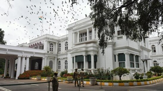 The official residence building of the Karnataka Governor in Bengaluru. (Arijit Sen / HT Photo)