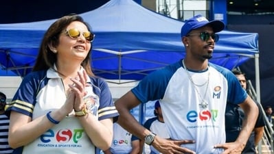 Reliance Foundation chairperson and Mumbai Indian owner Nita Ambani welcomes cricketer Hardik Pandya in her team ahead of IPL 2024 (Mumbai Indians-X) Reliance Foundation chairperson and Mumbai Indian owner Nita Ambani welcomes cricketer Hardik Pandya in her team ahead of IPL 2024 (Mumbai Indians-X)