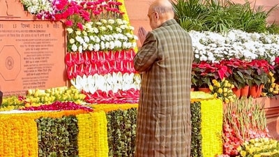 On December 13, 2001, Jagdish, Matbar, Kamlesh Kumari; Nanak Chand and Rampal, Assistant Sub-Inspectors, Delhi Police; Om Prakash, Bijender Singh and Ghanshyam, Head Constables in Delhi Police; and Deshraj, a gardener, CPWD, had sacrificed their lives while defending the Parliament against the terrorist attack. (Amit Shah - X) On December 13, 2001, Jagdish, Matbar, Kamlesh Kumari; Nanak Chand and Rampal, Assistant Sub-Inspectors, Delhi Police; Om Prakash, Bijender Singh and Ghanshyam, Head Constables in Delhi Police; and Deshraj, a gardener, CPWD, had sacrificed their lives while defending the Parliament against the terrorist attack. (Amit Shah - X)