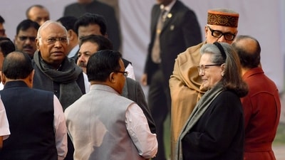 Congress president Mallikarjun Kharge and Congress Parliamentary Party Chairperson Sonia Gandhi also paid the floral tributes. (ANI) Congress president Mallikarjun Kharge and Congress Parliamentary Party Chairperson Sonia Gandhi also paid the floral tributes. (ANI)