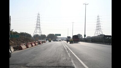 Last week, NHAI completed work on the cloverleaf junction that provides access to vehicles on all the four sides of Delhi-Jaipur Highway. It was opened for trial runs on Monday. (Parveen Kumar/HT Photo) Last week, NHAI completed work on the cloverleaf junction that provides access to vehicles on all the four sides of Delhi-Jaipur Highway. It was opened for trial runs on Monday. (Parveen Kumar/HT Photo)