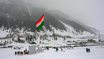 Tourists at Sonamarg 90 km from Srinagar on December 1 (HT PHOTO/Waseem Andrabi) Tourists at Sonamarg 90 km from Srinagar on December 1 (HT PHOTO/Waseem Andrabi)