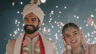 Actor Mukti Mohan has got married to actor Kunal Thakur. Actor Mukti Mohan has got married to actor Kunal Thakur.