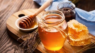 Local honey: Not just sweet, but a natural immune booster! Regularly including local honey in your diet may help your body adapt to the allergens in your environment. (Unsplash) Local honey: Not just sweet, but a natural immune booster! Regularly including local honey in your diet may help your body adapt to the allergens in your environment. (Unsplash)